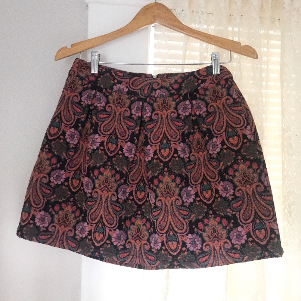 Embroidered  skirt- looks vintage - Picture 2 of 4